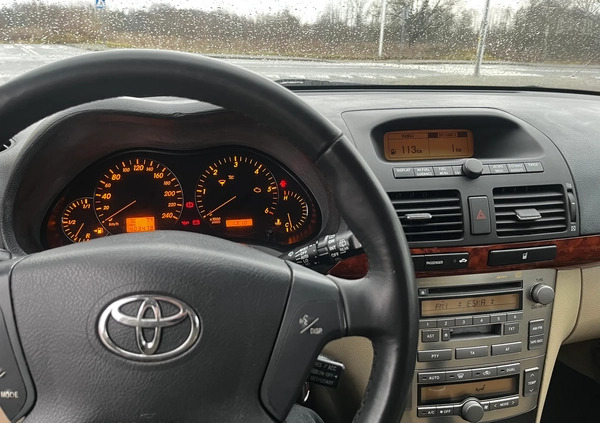 Toyota Avensis cena 7990 przebieg: 403479, rok produkcji 2005 z Kobyłka małe 92